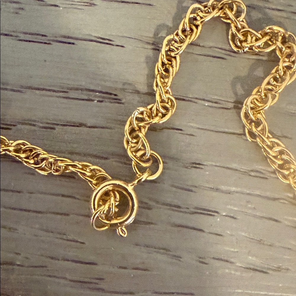 Intricate Medallion Gold Oval Locket Necklace with rope chain 14 inches - Picture 10 of 12